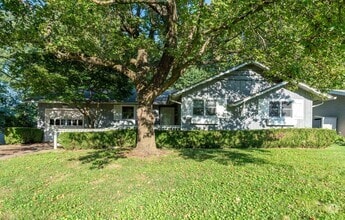 Building Photo - 1304 S Belcrest Ave