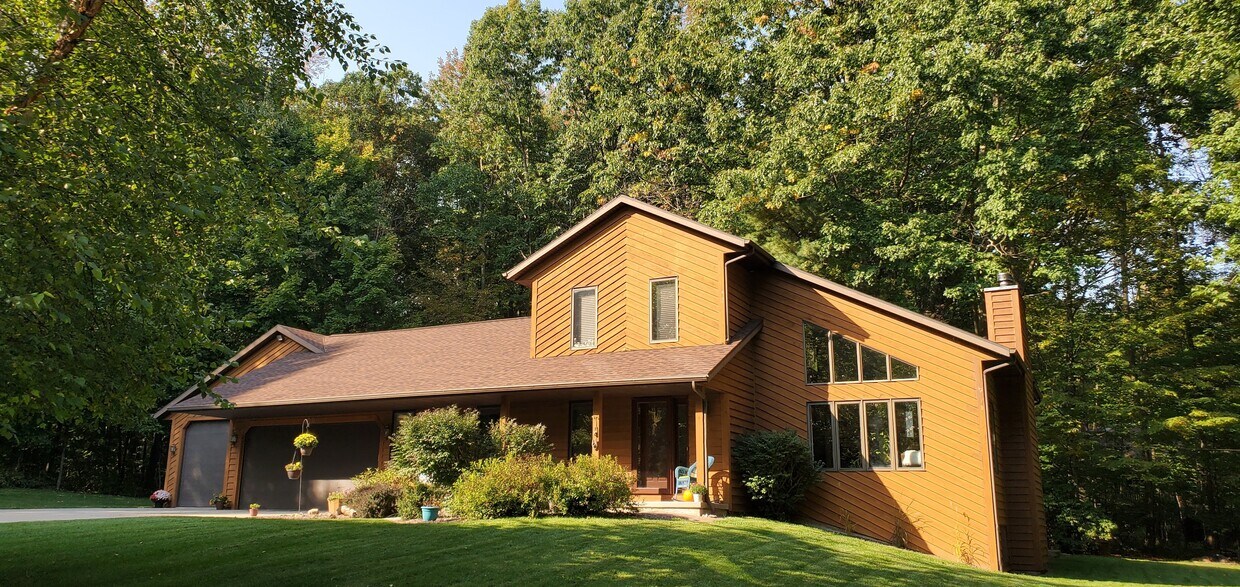 Primary Photo - 809 Pine Hill Dr