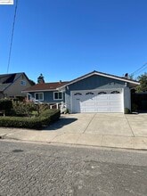 Building Photo - 941 Kittery Way