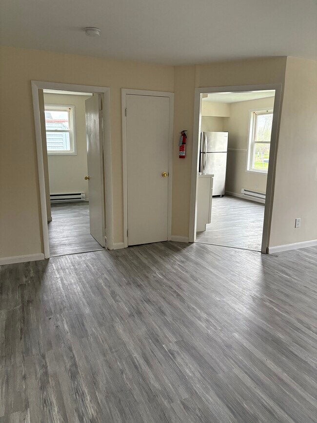 Foto del edificio - 12 Airport Rd