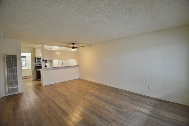 Foto del edificio - 14142 Victory Blvd
