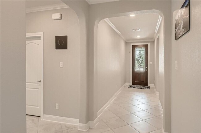 Building Photo - 303 White River Dr