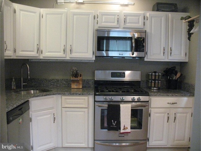 Building Photo - 10 Joyner Ct