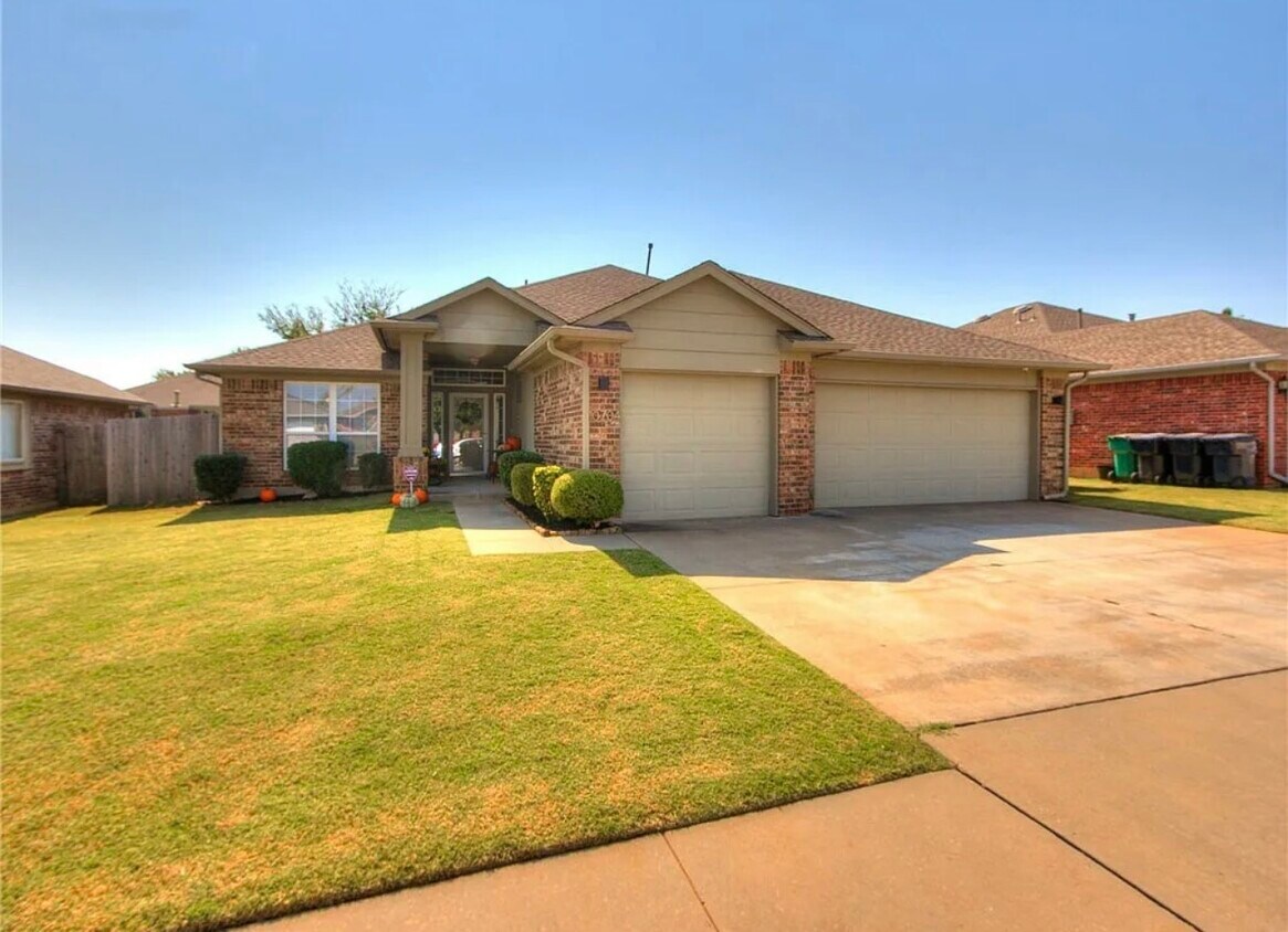 10704 NW 32nd St, Yukon, OK 73099 House Rental in Yukon, OK