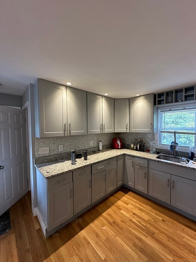 Building Photo - 136 W Squantum St