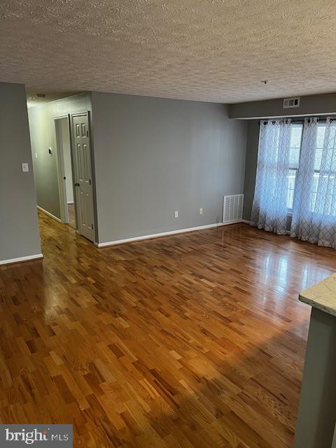 Foto del edificio - 811 Deering Rd
