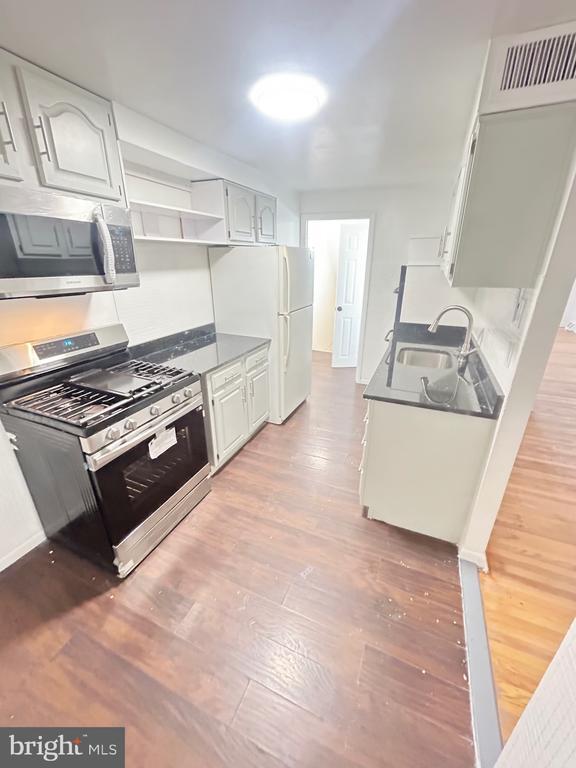 Foto del edificio - 9439 Outlook Ave