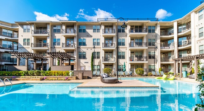 Building Photo - Centra at North Druid Hills