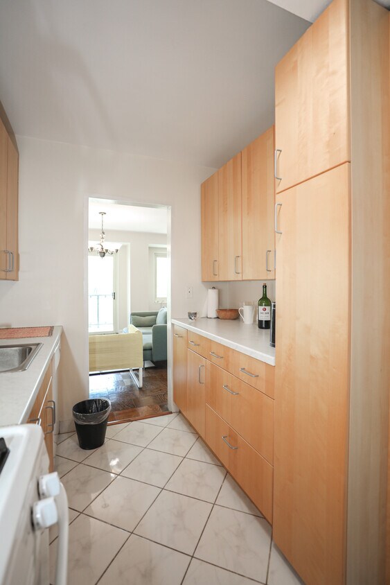 Foto principal - 4201 Cathedral Ave NW