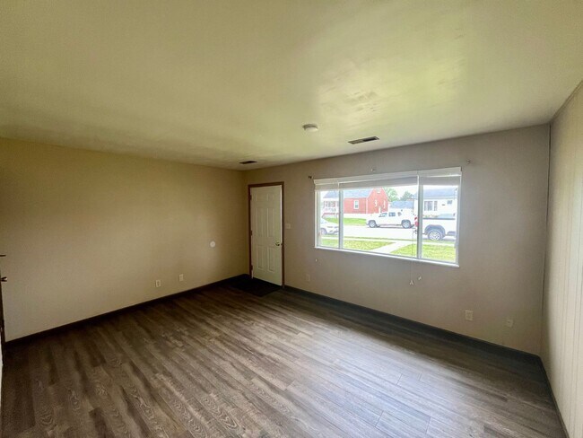 Building Photo - 2 Bed | 1 Bath | Duplex