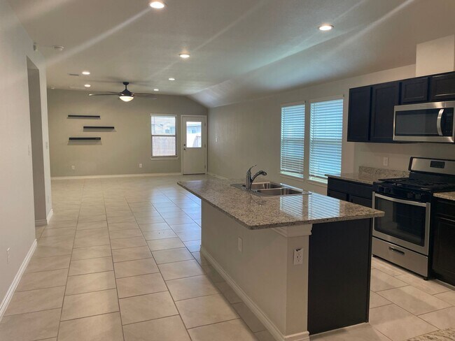 Foto del edificio - 2338 Sky Crest Dr