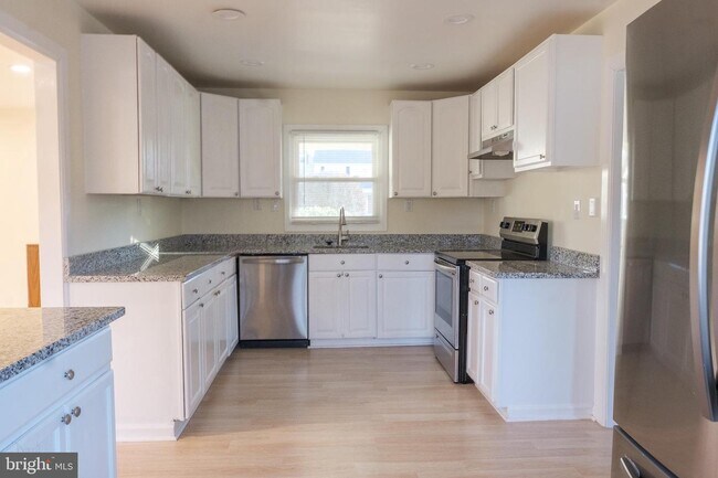 Building Photo - 12300 Mika Ln