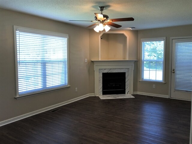Building Photo - 241 Pinecroft Drive