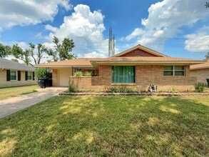 Building Photo - 2202 Stonecrest Dr