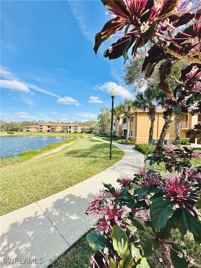 Building Photo - 1820 Florida Club Cir