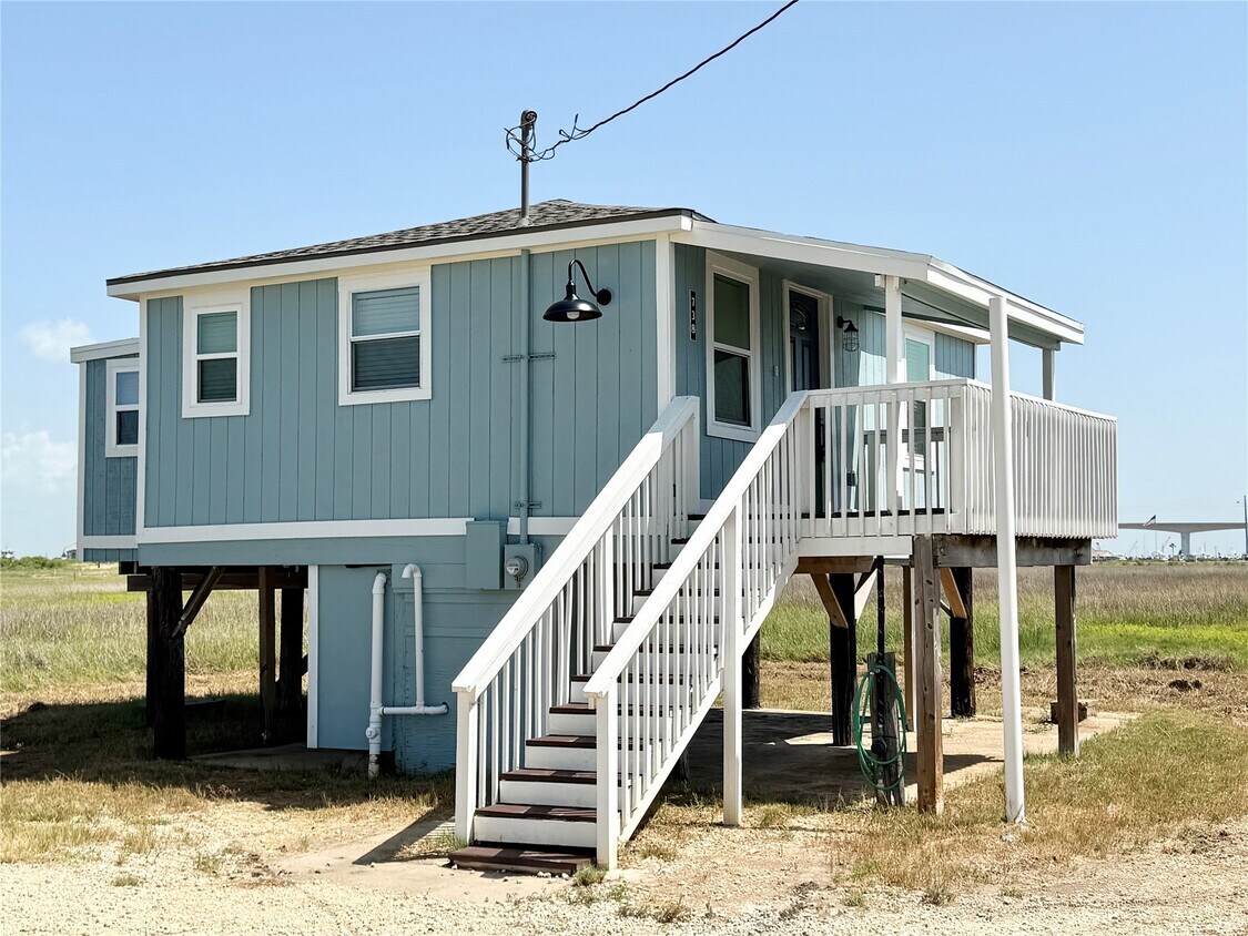 Foto principal - 738 Caisson St