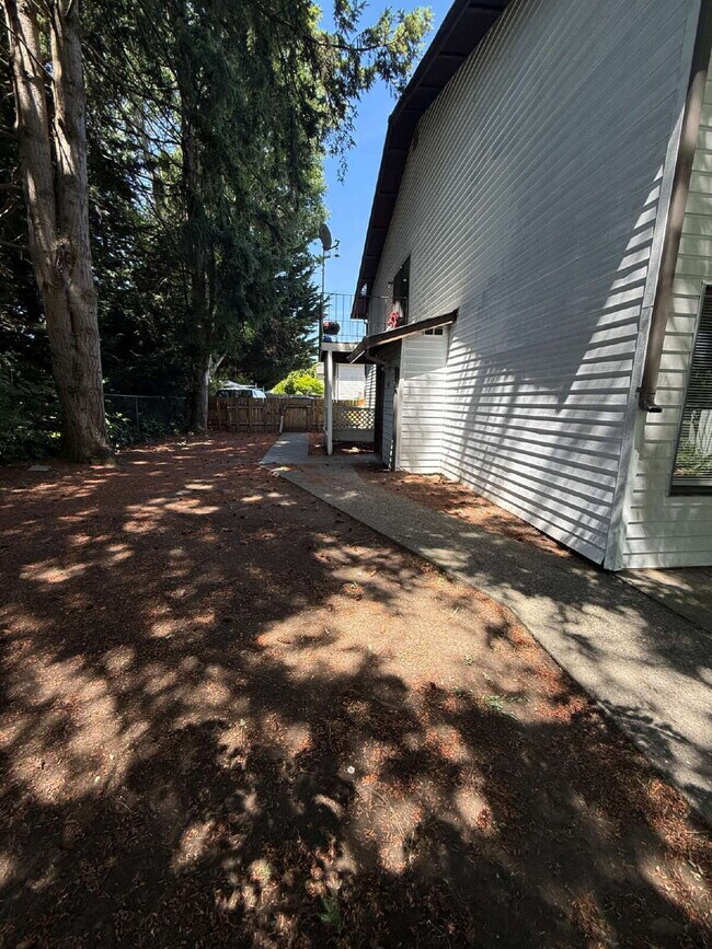 Foto del edificio - Hidden Gem in Auburn Available Now!