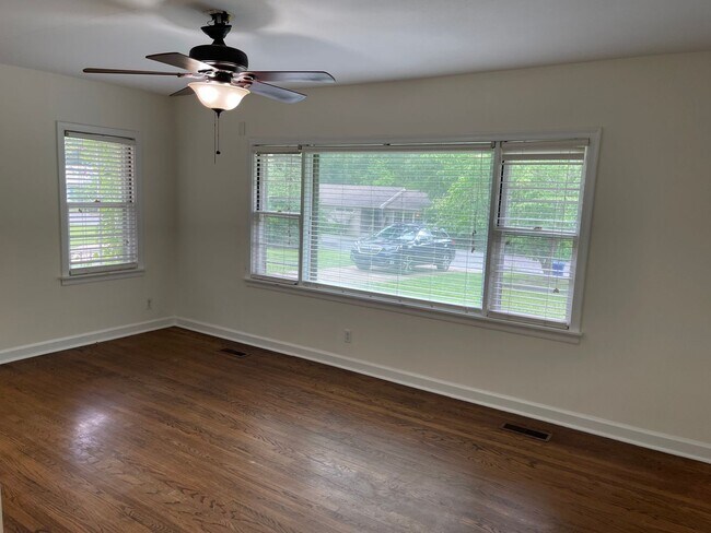 Building Photo - Charming Remodel in North Chattanooga