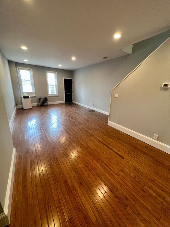 Foto del edificio - 4 Bedroom House For Rent In Manayunk