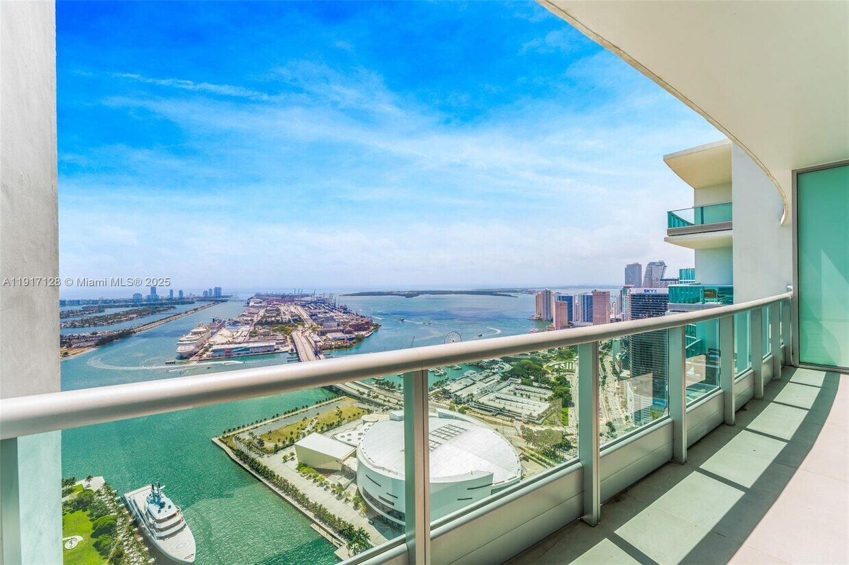 Primary Photo - 900 Biscayne Blvd