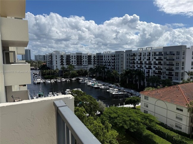 Building Photo - 3200 Port Royale Dr N
