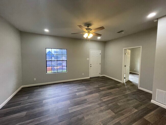Building Photo - 1519 Monterrey Ave