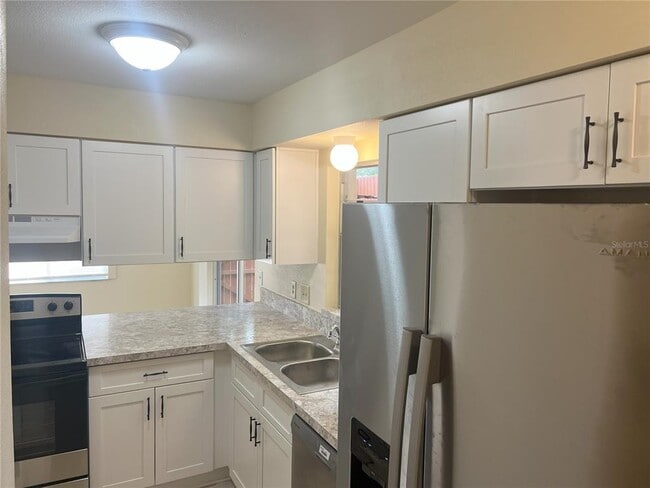 Foto del edificio - 953 Monroe Ct