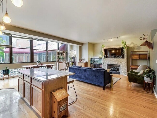 Building Photo - 5200 S Ellis Ave