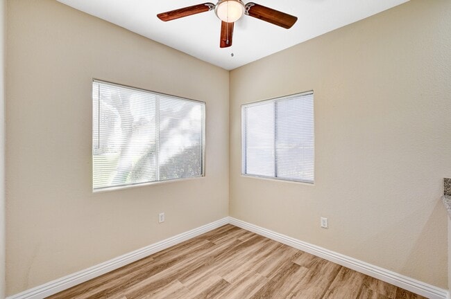 Foto del edificio - 1050 E Cactus Ave