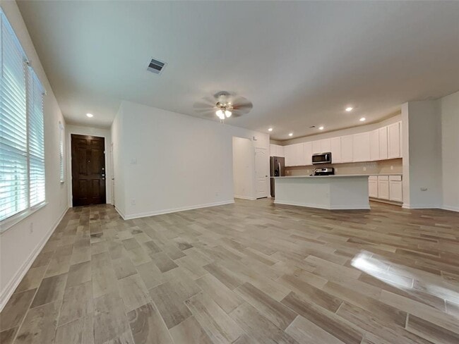 Building Photo - 27614 Mesabe Dr