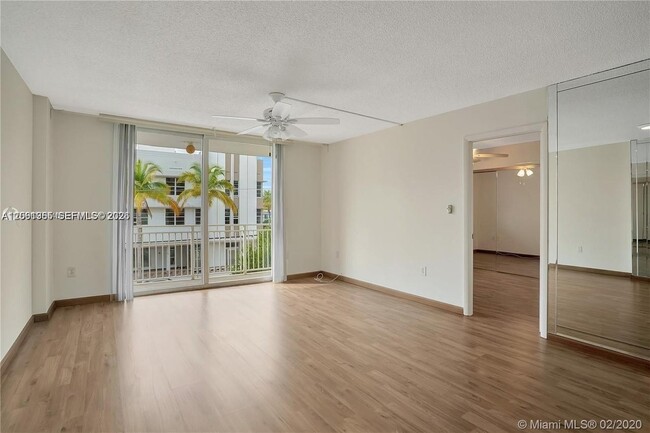 Building Photo - 345 Ocean Dr