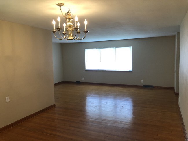 Building Photo - 10 W Bonomo Dr