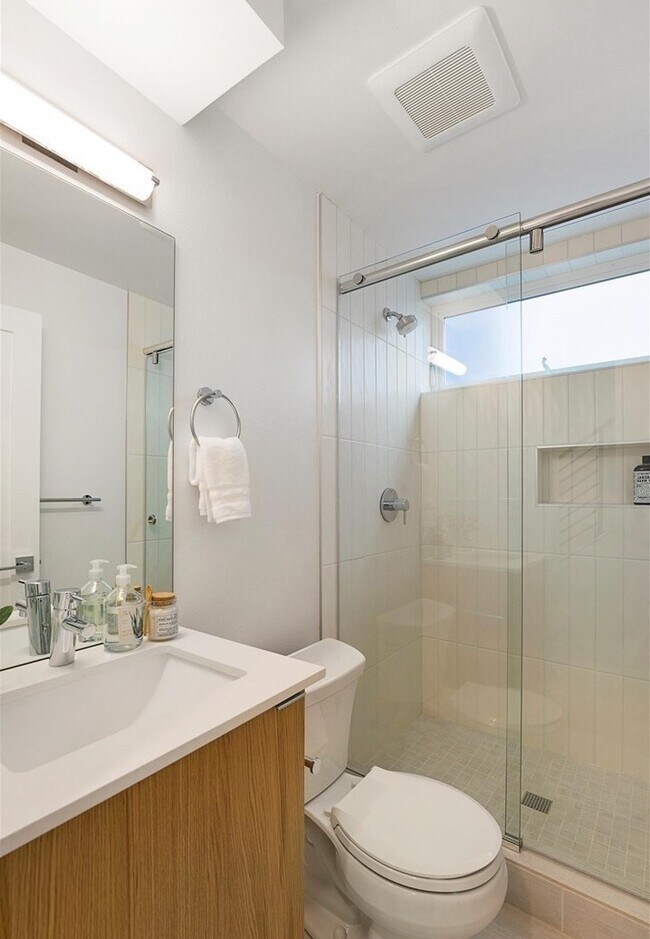 Foto del edificio - 5816 Roosevelt Way NE