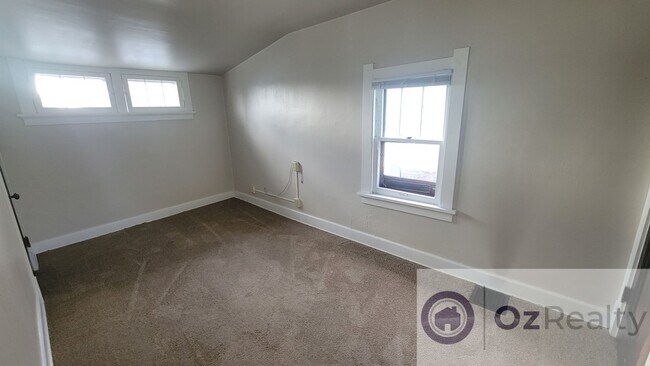 Building Photo - Welcome to Your Dream Bungalow in DeVeaux!