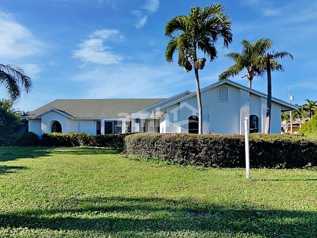 Building Photo - 1501 SE Mariana Rd