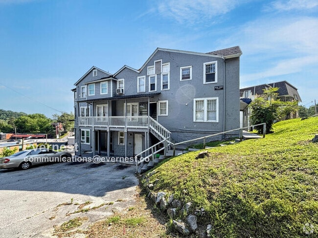 Building Photo - 32 Woodlawn Dr