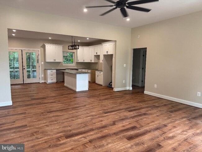 Building Photo - 23195 Esperanza Dr
