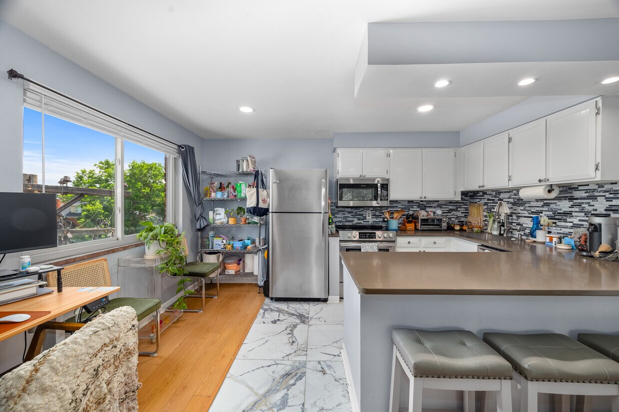 Foto principal - 1260 York St