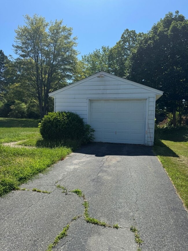 Building Photo - 3 Bedroom Ranch in West Lebanon
