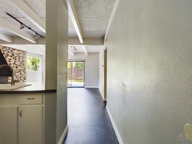 Foto del edificio - 2308 Enfield Rd