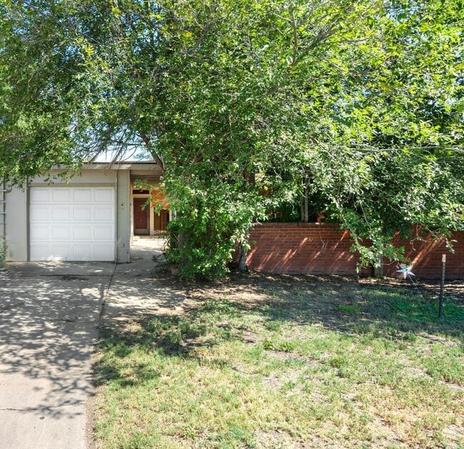 Building Photo - Unique 1950's home in Greeley
