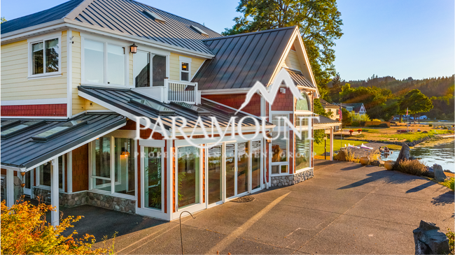 Building Photo - GORGEOUS 4 Bedroom Waterfront Oasis!