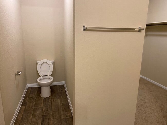 Foto del edificio - Three Bedroom, Two Bath, Two Car Garage, Washer and Dryer are included.