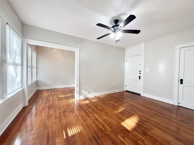 Foto del edificio - 1136 Berthea St