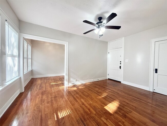 Building Photo - 1136 Berthea St