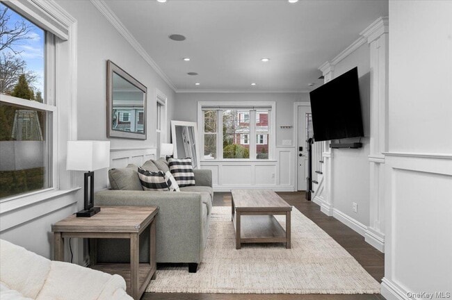 Building Photo - 216 Florence St