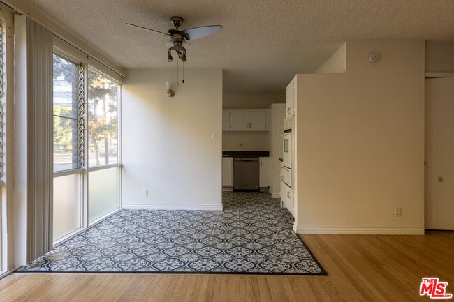 Building Photo - 11133 Rose Ave