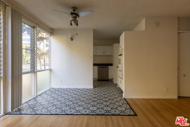 Building Photo - 11133 Rose Ave