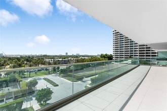 Building Photo - 10201 Collins Ave