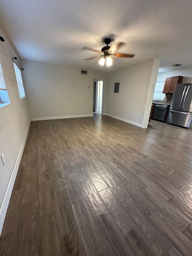 Foto del edificio - 3bed/1bath Single Family home